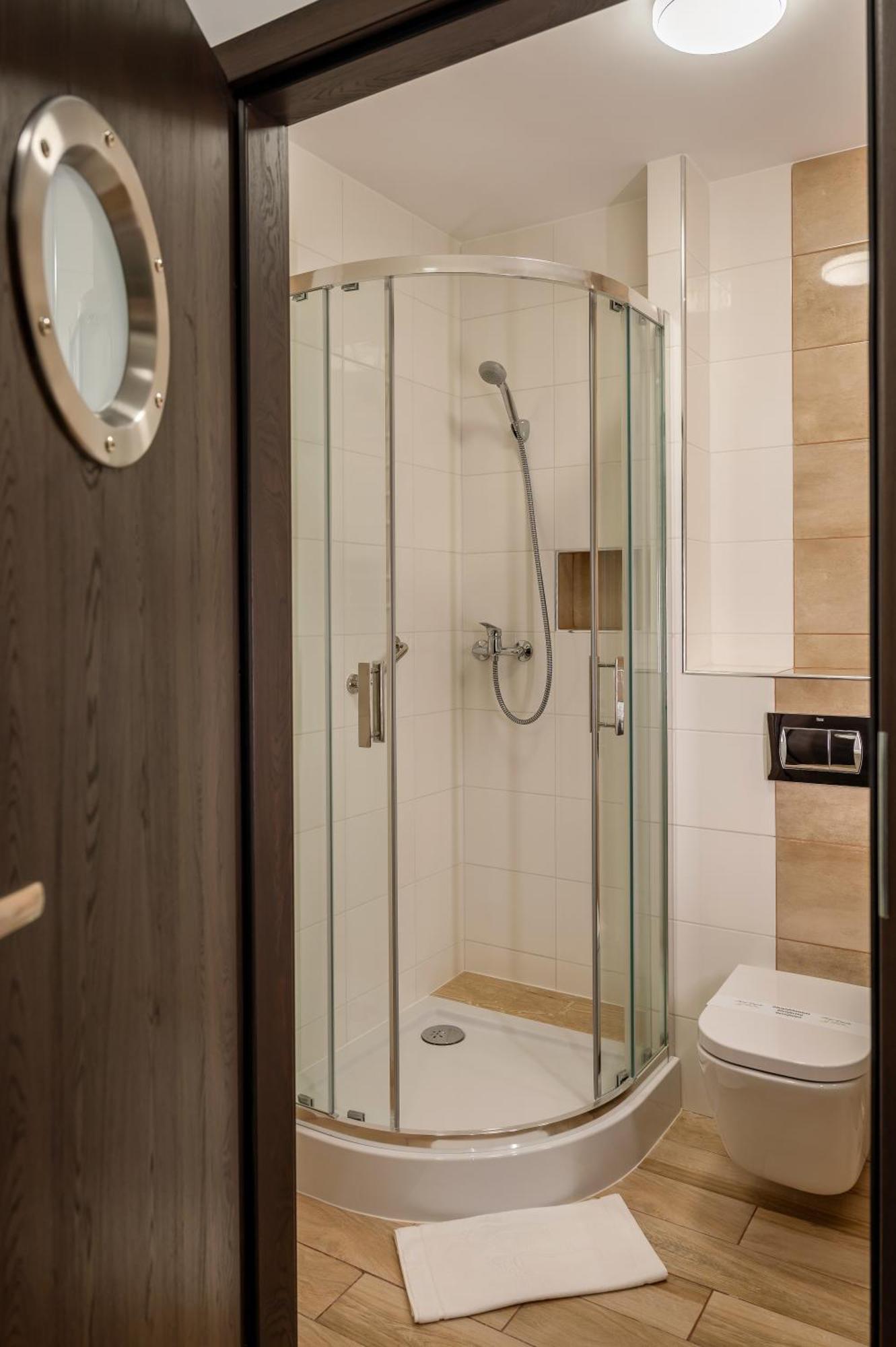 Hotel Dworski Galaktyczny Park Warzymice Экстерьер фото