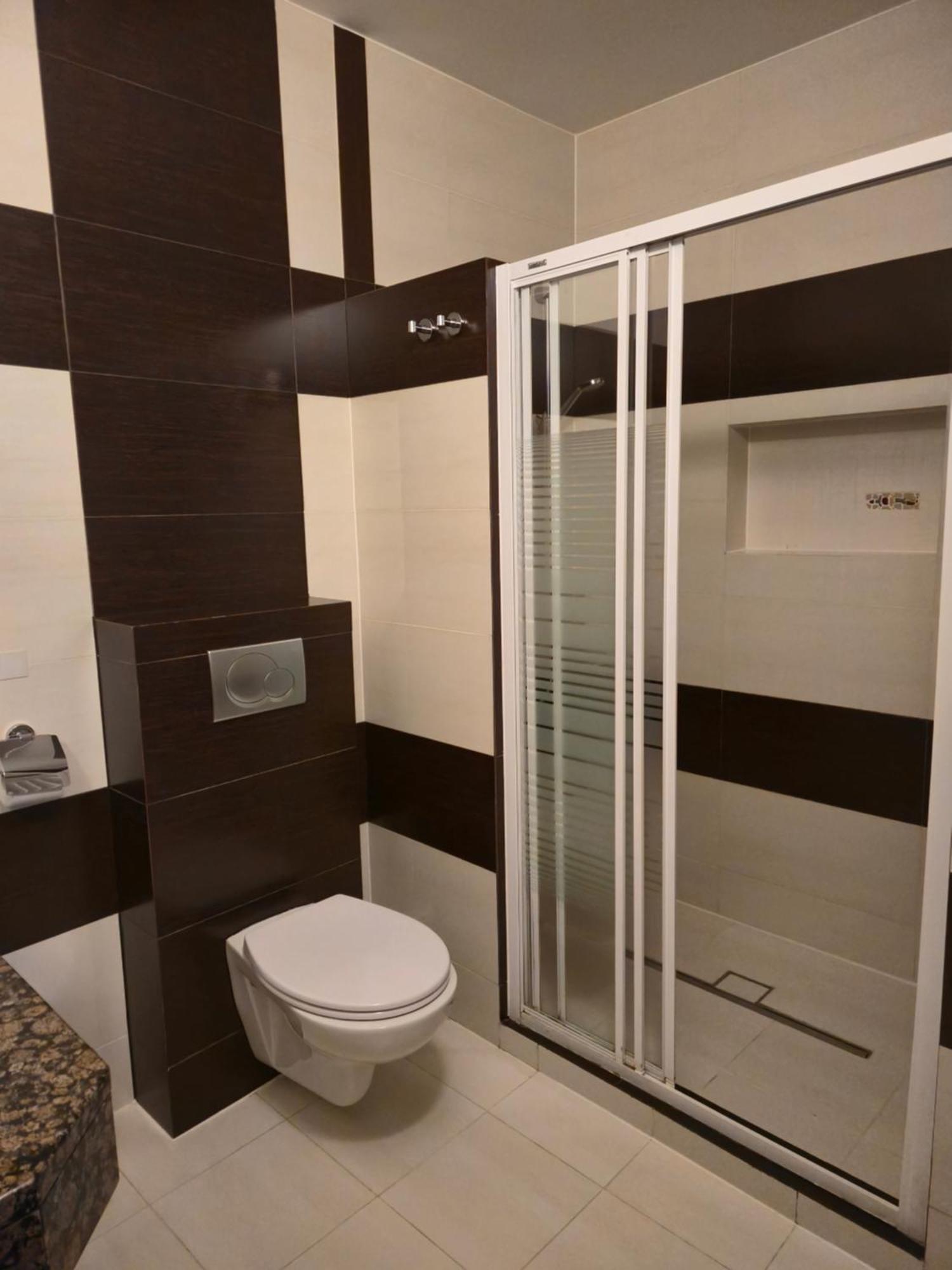 Hotel Dworski Galaktyczny Park Warzymice Экстерьер фото