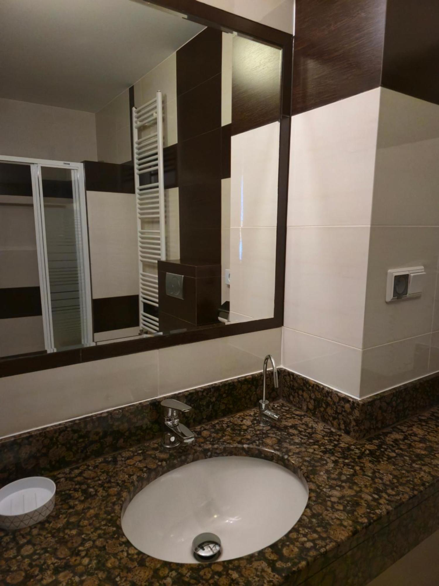 Hotel Dworski Galaktyczny Park Warzymice Экстерьер фото