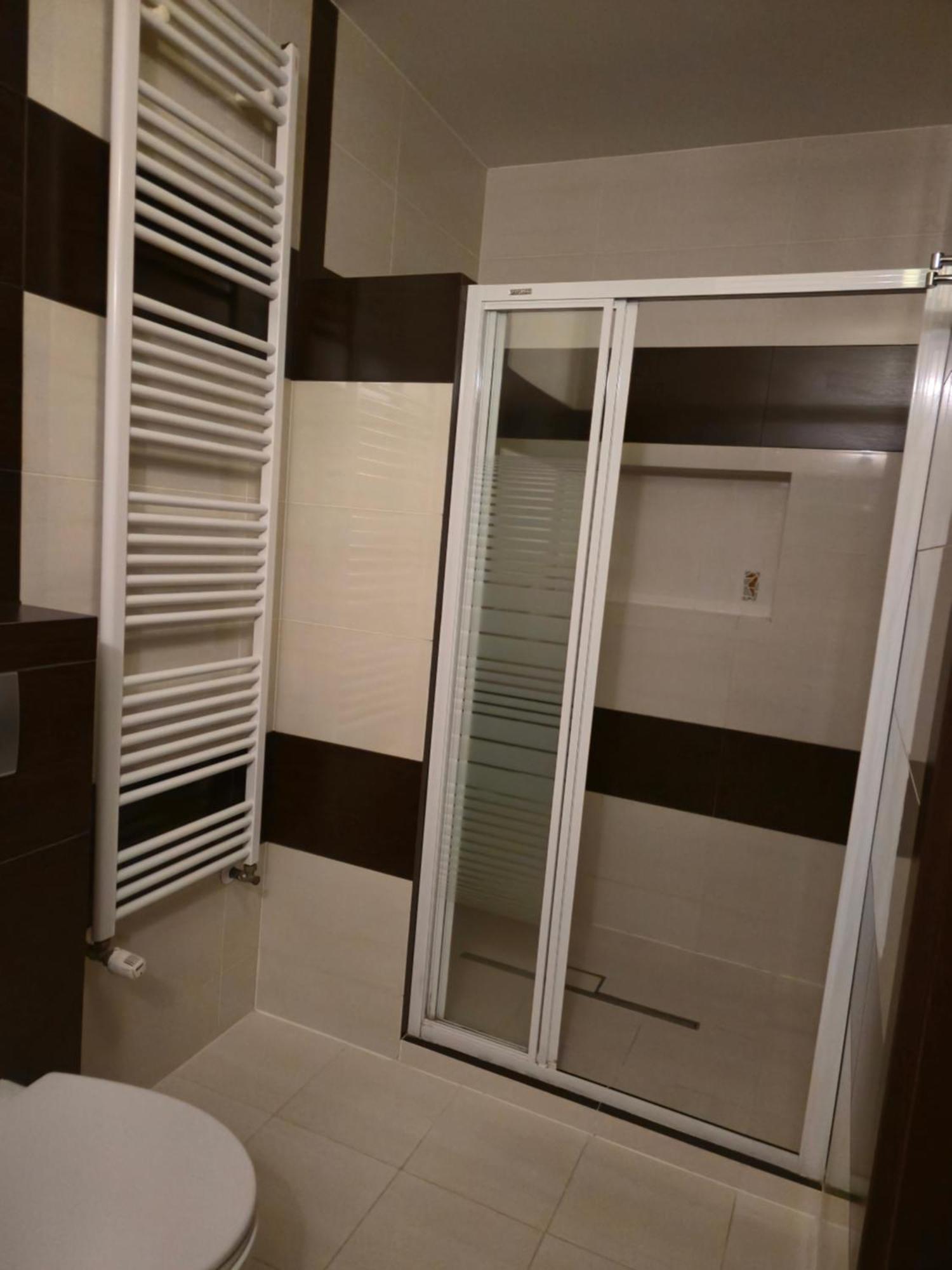 Hotel Dworski Galaktyczny Park Warzymice Экстерьер фото